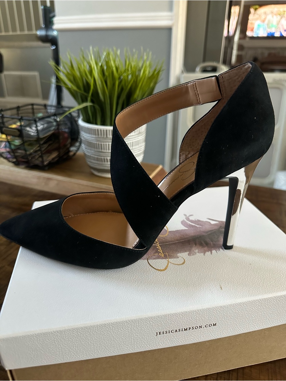 NWT - Jessica Simpson Black Suede Pointed-Toe D'Orsay Pump. Size 11